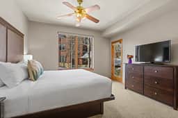 Grand Timber Lodge - 1 Bedroom - Image 2