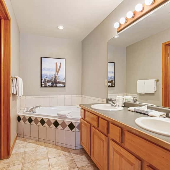Grand Timber Lodge - 2 Bedroom - Image 1
